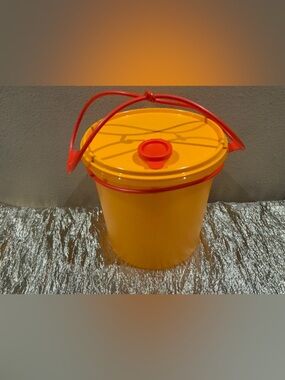 Tupperware Bucket/Canister Container in a 5L size. Excellent to carry